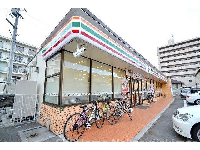 コンビニ　セブンイレブン広島牛田新町店（コンビニ）まで288m