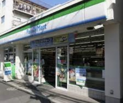 コンビニ　ファミリーマート 千駄木五丁目店（コンビニ）まで178m