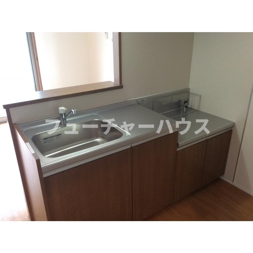 キッチン　コンパクトなキッチンで掃除もラクラク