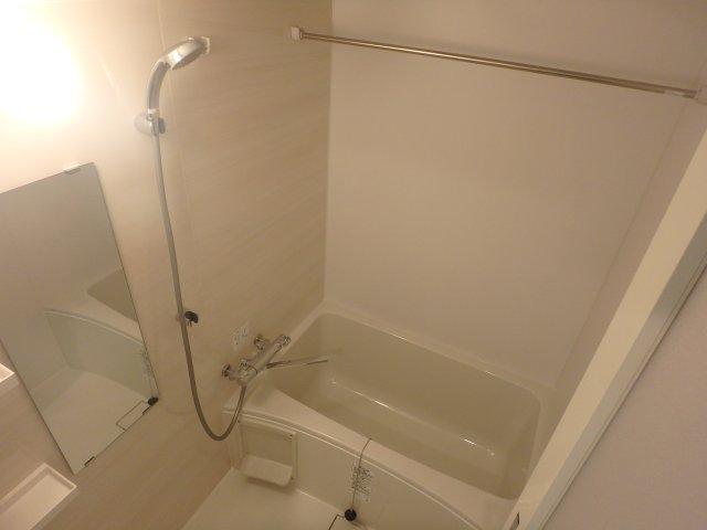 バス・シャワールーム　コンパクトで使いやすいお風呂です