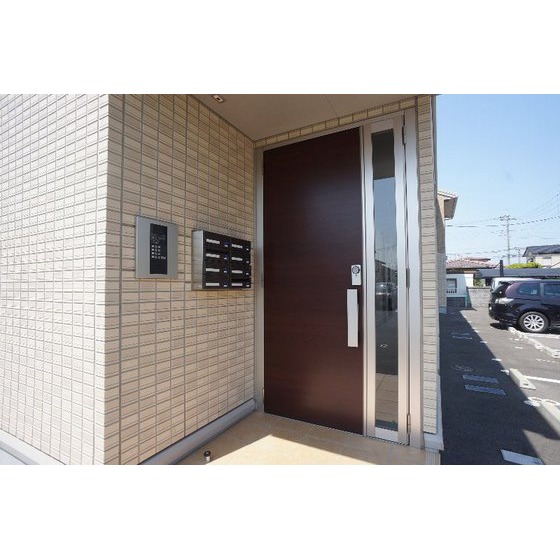 その他　共用エントランスにはオートロックあり