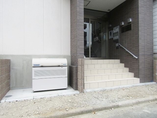 エントランス　★★敷地内ゴミ置き場ございます★★