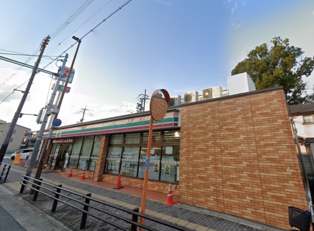 コンビニ　セブンイレブン東大阪西岩田1丁目店（コンビニ）まで745m
