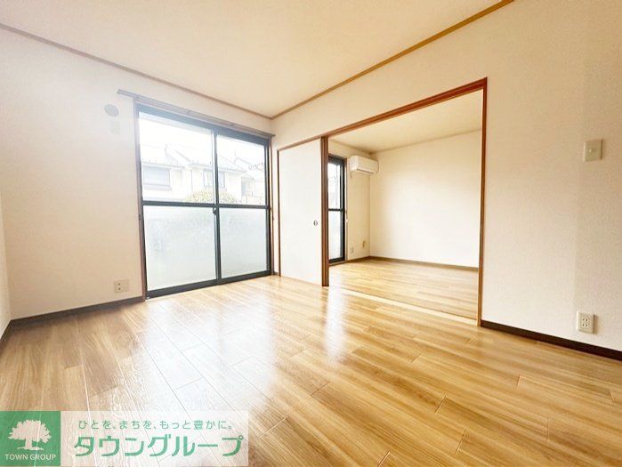 ヒルサイドタウン ABの居間写真