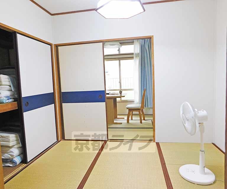 居室・リビング　すぐ住める状態になってます。
