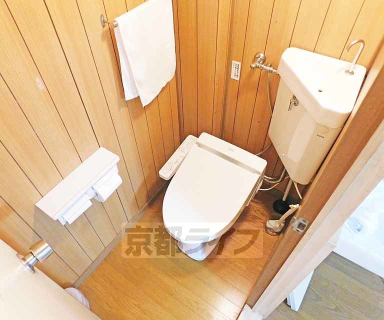 トイレ　ウォシュレット付きです。