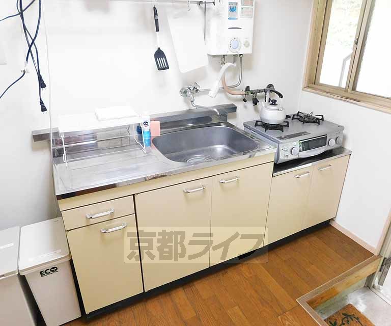 キッチン　シンクも作業場も広いです。