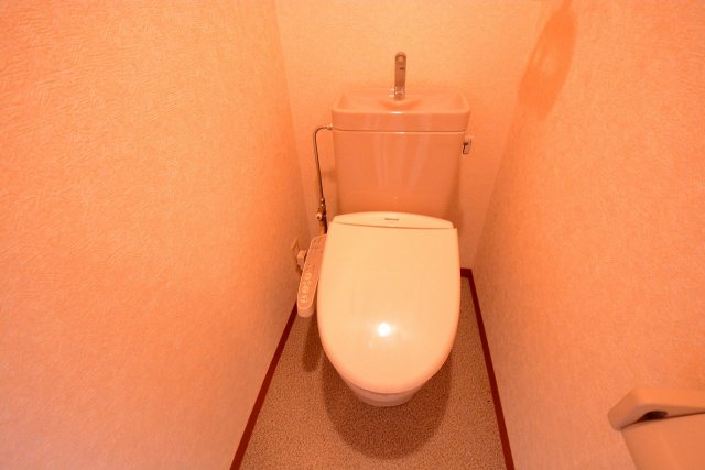 トイレ　シンプルで掃除のしやすいトイレです！