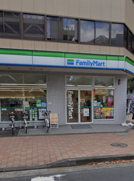 コンビニ　ファミリーマート 新横浜三丁目店（コンビニ）まで219m