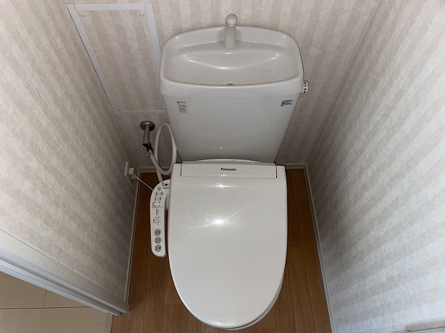 トイレ　温水洗浄便座　WC