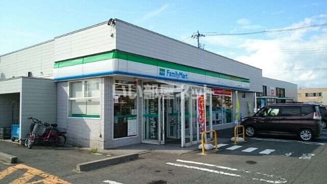 コンビニ　ファミリーマート 弘前福村店（コンビニ）まで787m
