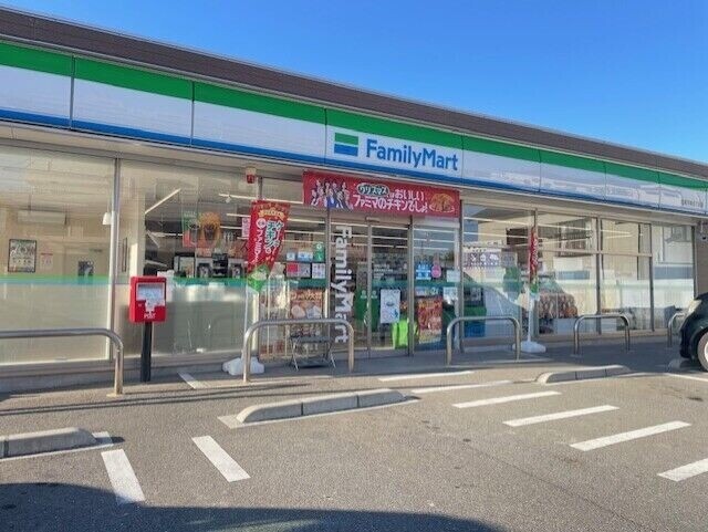 コンビニ　ファミリーマート古賀天神五丁目店（コンビニ）まで214m