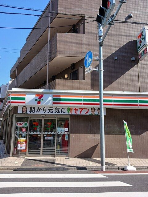 コンビニ　セブンイレブン（コンビニ）まで226m