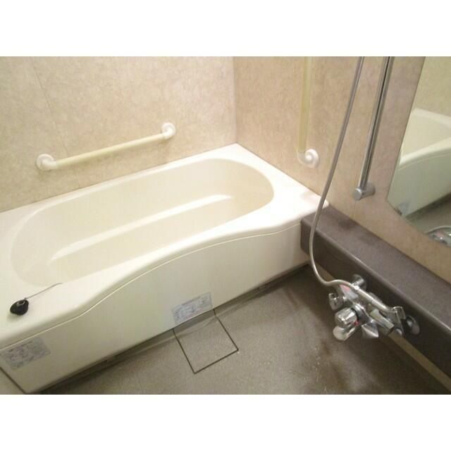 バス・シャワールーム　ゆっくりバスタイムをお楽しみください☆