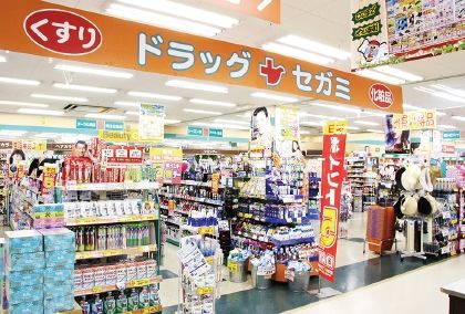 ドラックストア　ドラッグセガミ蓮田店（ドラッグストア）まで460m
