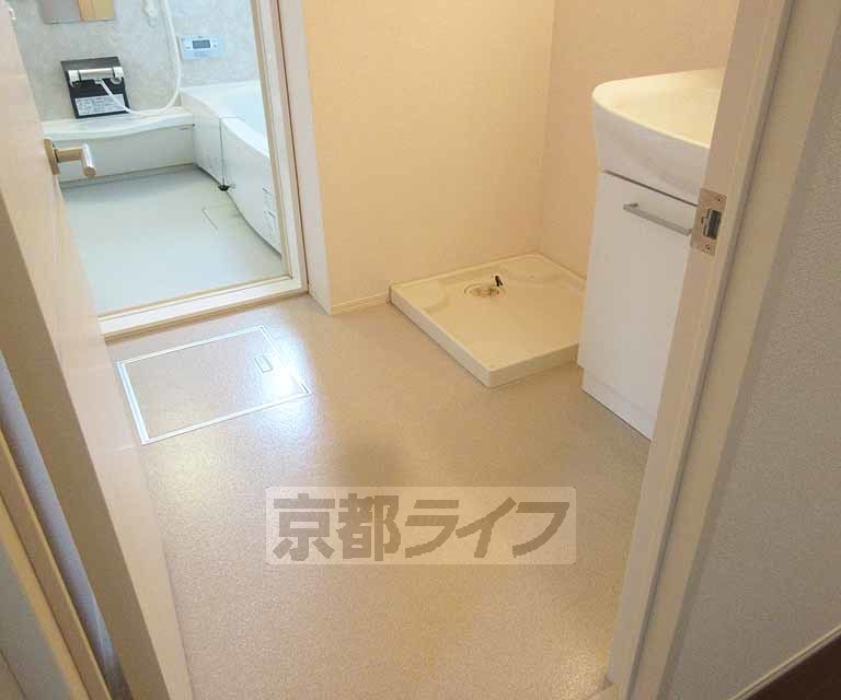 洗面設備　広々とした脱衣所です！