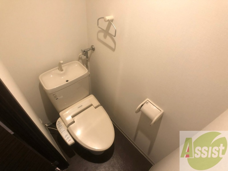 トイレ　ウォシュレット機能がついたトイレです。安心して使用できますね