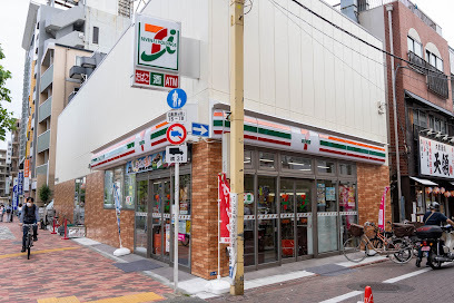 コンビニ　セブンイレブン 大田区糀谷駅前店（コンビニ）まで697m