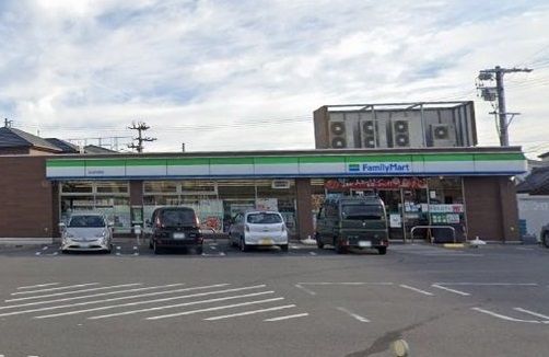 コンビニ　ファミリーマート新林町店（コンビニ）まで800m