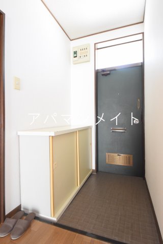 玄関　収納もある玄関です