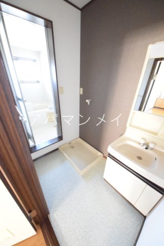 その他設備　室内洗濯機置き場と脱衣所になります