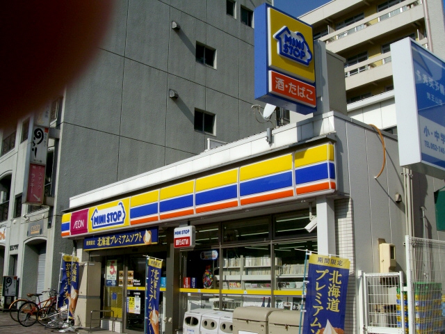 コンビニ　ミニストップ覚王山駅前店（コンビニ）まで355m