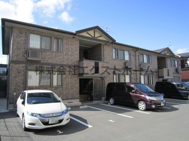 建物外観　長岡天神駅徒歩17分。周辺環境が穏やかで落ち着いた住環境