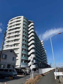 東武伊勢崎線 新田駅 バス乗車時間：14分 最寄りバス停で下車 徒歩7分 築35年