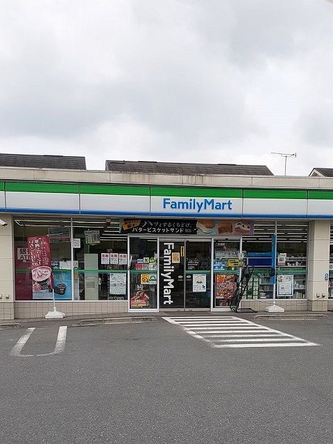 コンビニ　ファミリーマート日の出平井店（コンビニ）まで400m