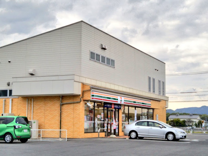 コンビニ　セブンイレブン 総社岡谷店（コンビニ）まで841m