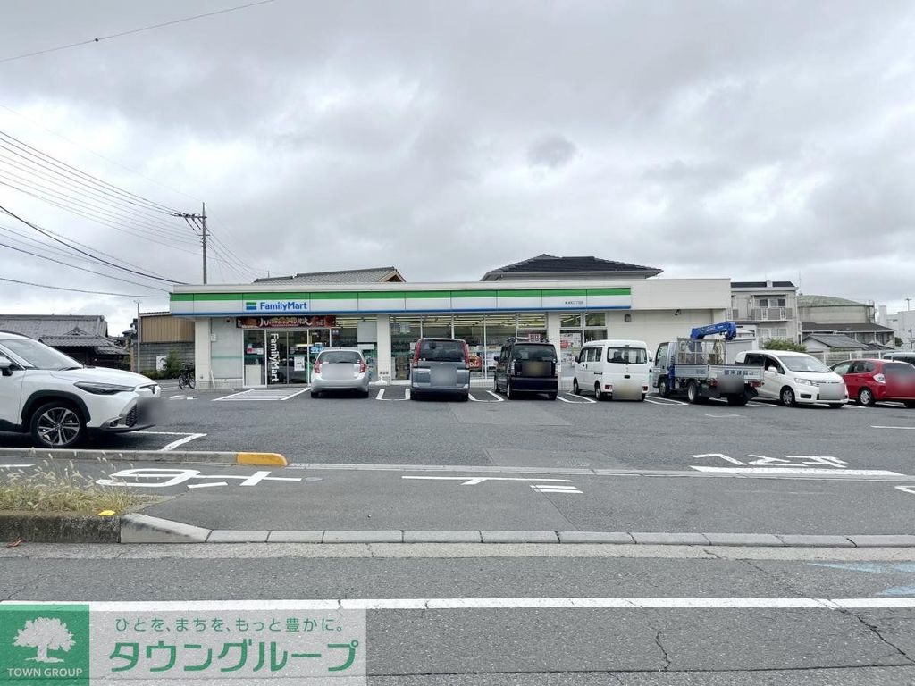 コンビニ　ファミリーマート東浦和三丁目店（コンビニ）まで300m