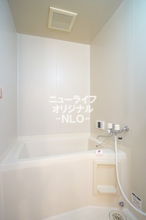 バス・シャワールーム　いつでも温かいお風呂に入れる追い焚き機能付き☆