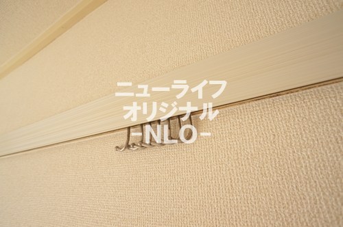 その他設備　カバンや洋服を掛けておけるレールフック☆