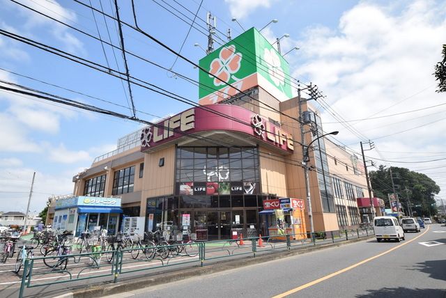 スーパー　ライフ西大泉店（スーパー）まで590m