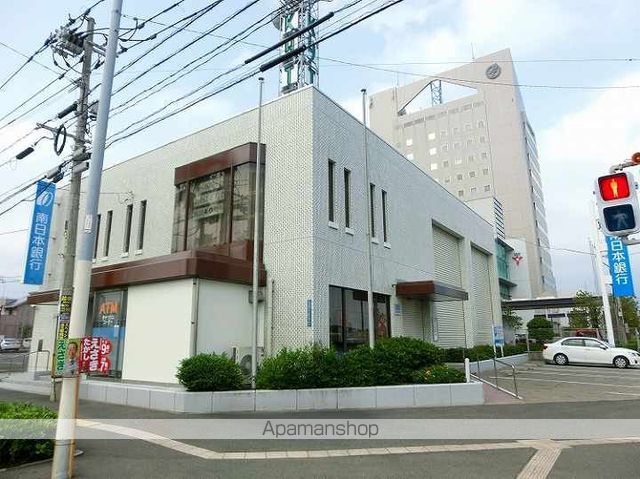 銀行　南日本銀行与次郎ヶ浜支店（銀行）まで760m