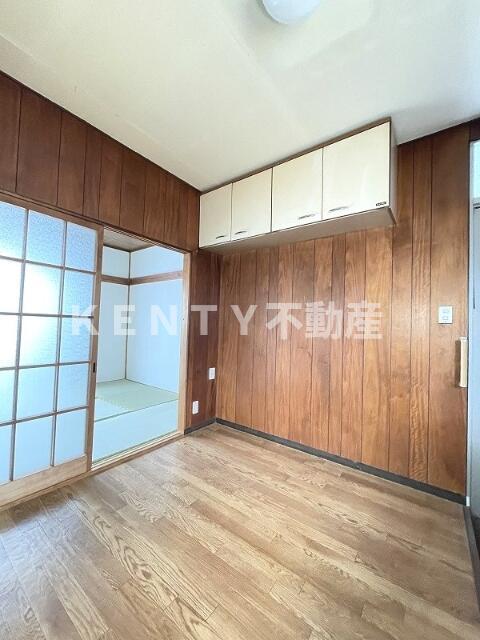 居室・リビング　こちらの居間で趣味の時間をお楽しみください