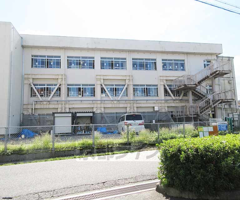 小学校　石山小学校（小学校）まで320m