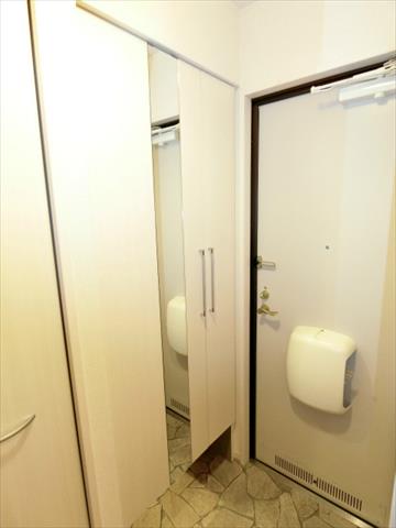 ＪＲ東海道本線 大船駅 徒歩2分 2階建 築19年の玄関写真