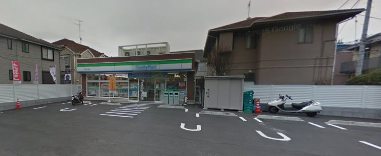 コンビニ　ファミリーマート 大岡三丁目店（コンビニ）まで556m