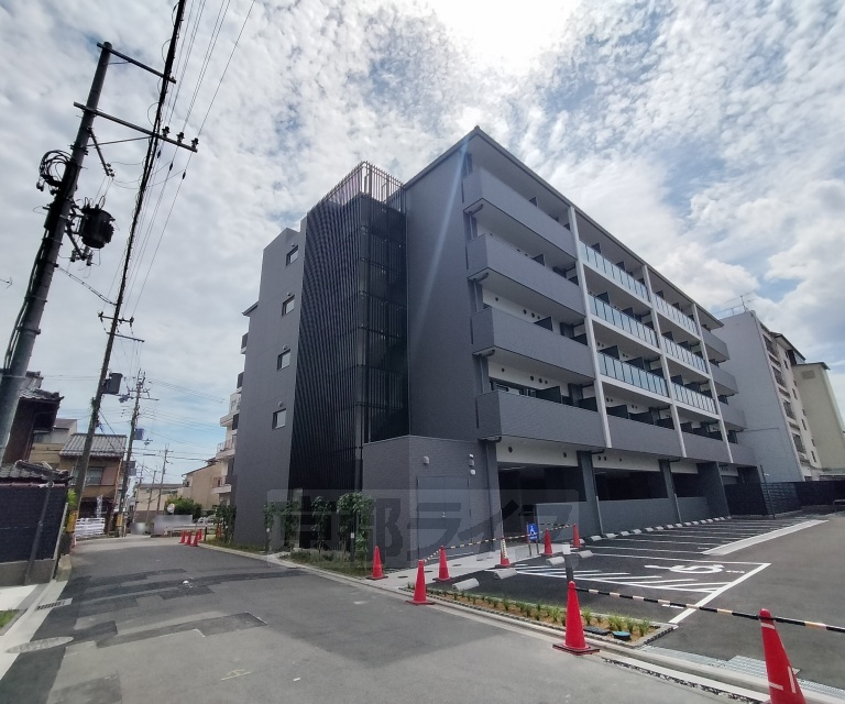 地下鉄東西線 太秦天神川駅 徒歩9分 築1年