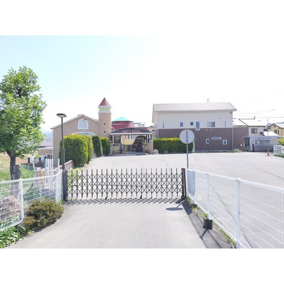 幼稚園・保育園　幼保連携型認定こども園にしおか（幼稚園・保育園）まで1012m
