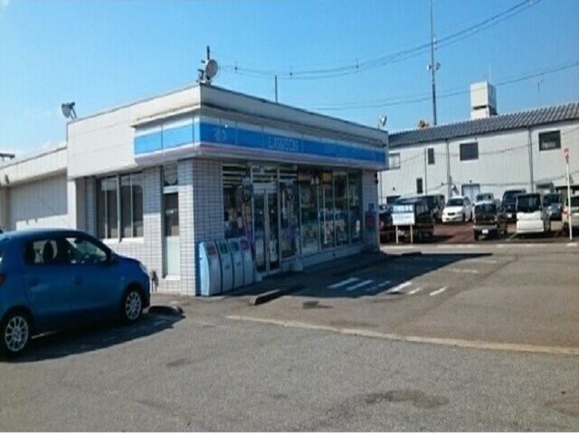 コンビニ　ローソン（コンビニ）まで330m