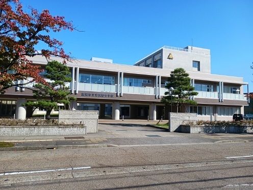 中学校　志貴野中学校（中学校）まで2500m