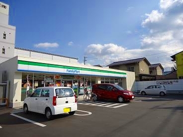 コンビニ　ファミリーマート松浜町店（コンビニ）まで240m