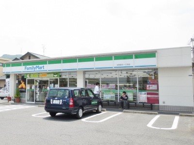 コンビニ　ファミリーマート　交野森北一丁目店（コンビニ）まで1009m