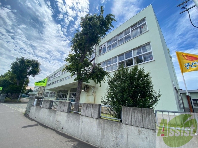 小学校　札幌市立新川中央小学校（小学校）まで944m