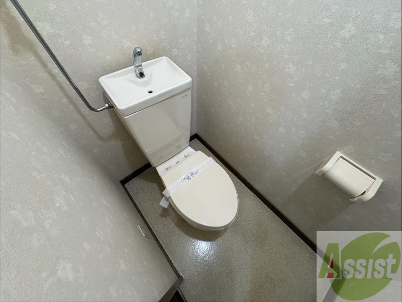 トイレ　こちらはトイレです。清潔感があり、安心して使用できます。