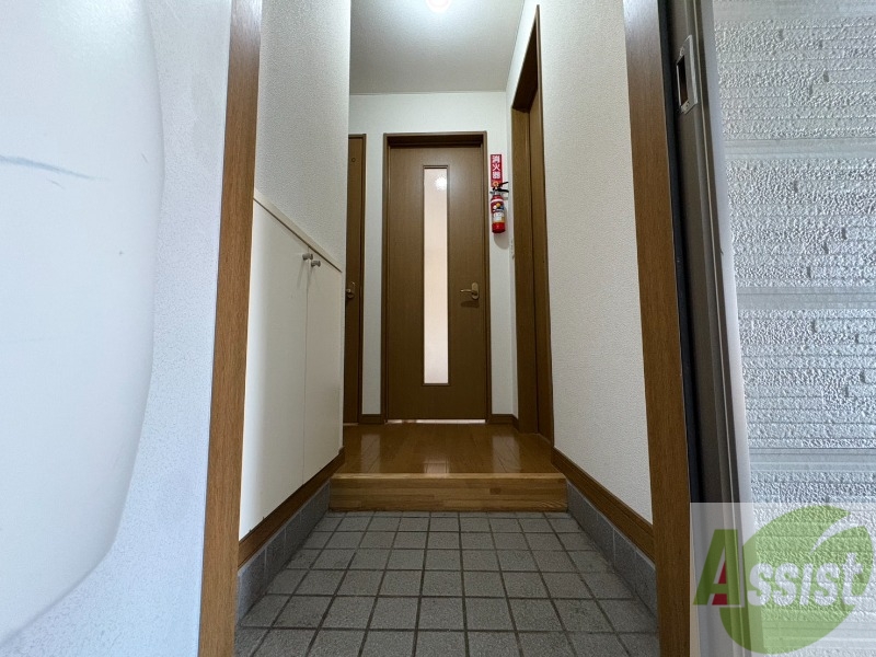 玄関　玄関の様子です。明るい印象ですね。気分もあがりそう。