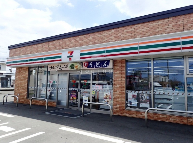コンビニ　セブンイレブン北広島大曲中央店（コンビニ）まで587m