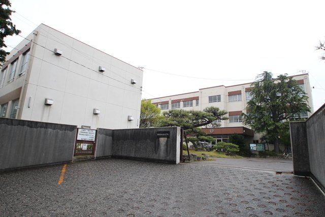 中学校　名古屋市立猪高中学校（中学校）まで800m